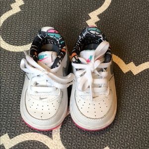 Nike shoes in size 4C